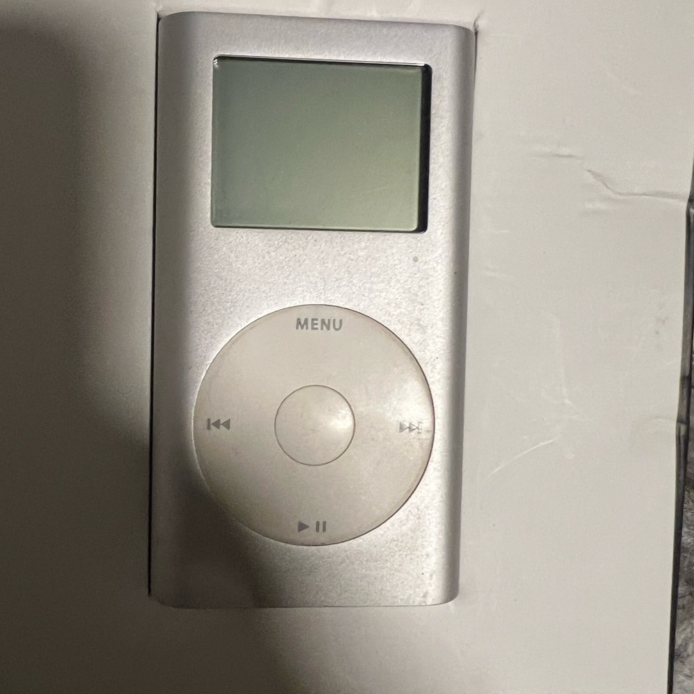 Apple Classic Silver iPod mini 4GB Player vintage